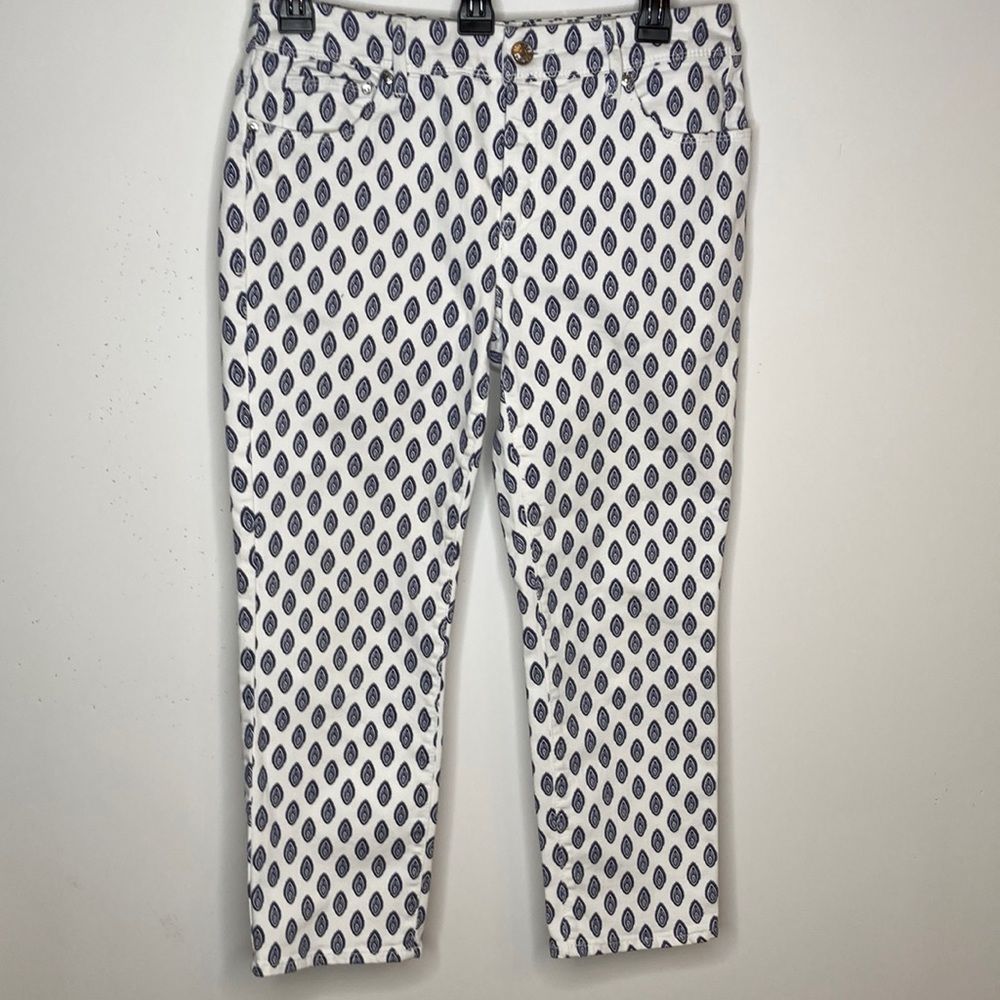 Chico's Pants So Slimming Girlfriend Cropped Slim Fit Blue & White Pants. Casual